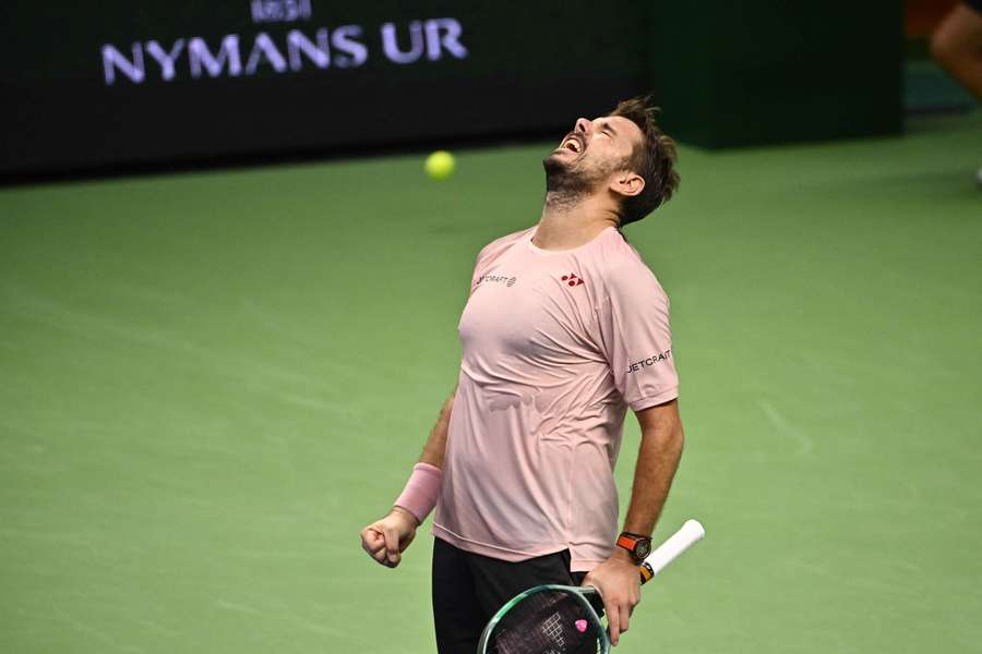 Wawrinka celebra su victoria ante Rublev