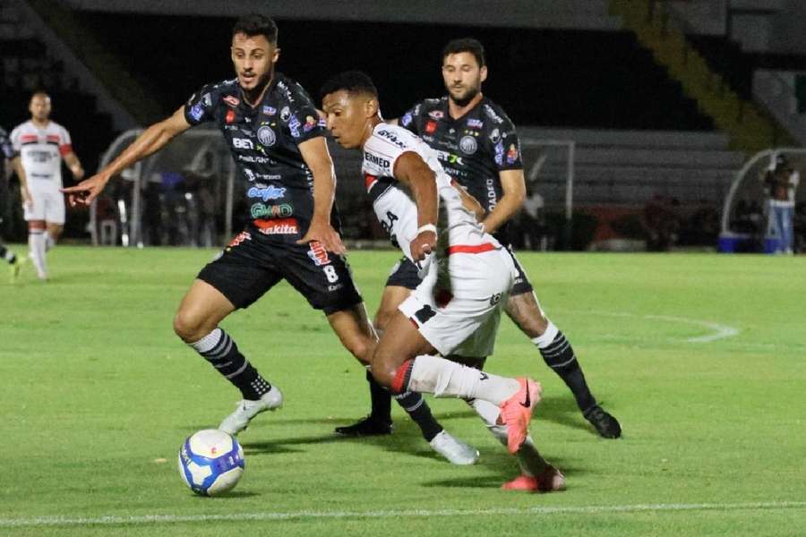 A igualdade no placar permaneceu no duelo entre Botafogo-SP e Operário