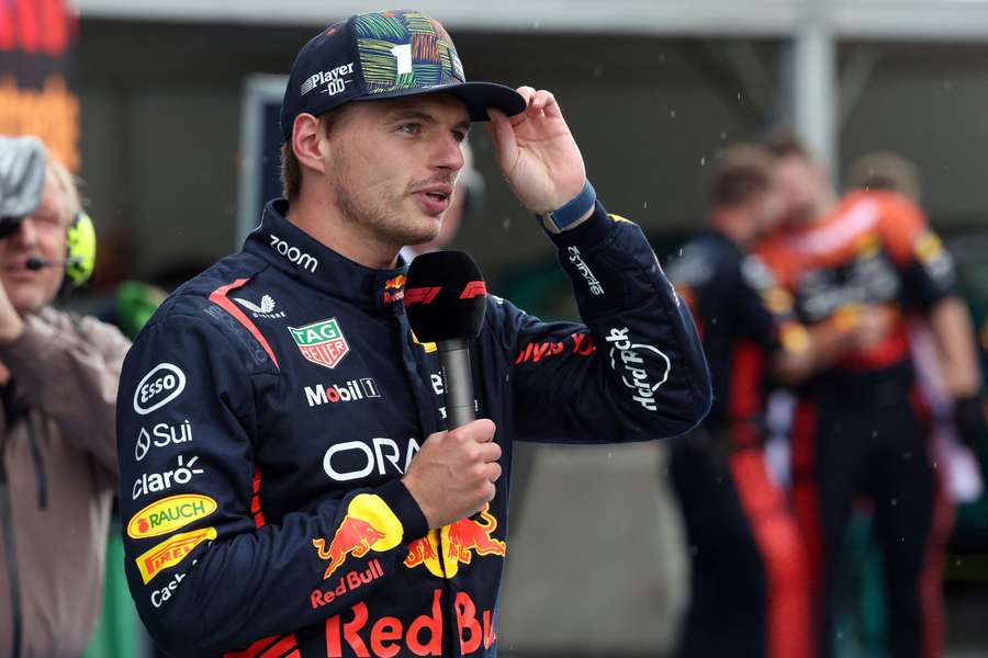Max Verstappen fala com os fãs no Grande Prémio da Holanda