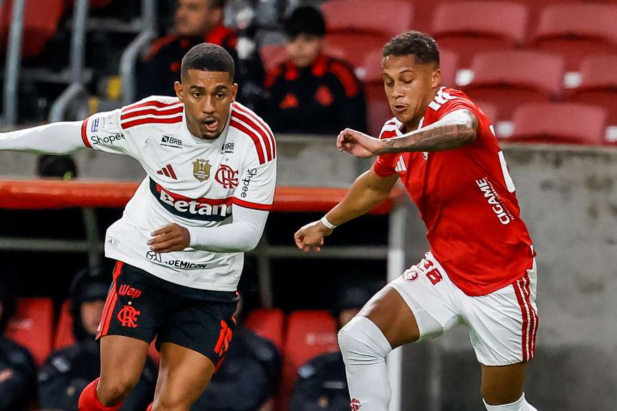 Samuel Lino e Vitinho fizeram os gols do jogo Samuel Lino e Vitinho fizeram os gols do jogo