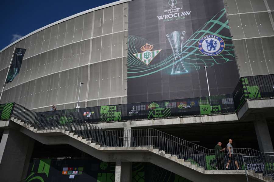 Betis e Chelsea decidirão a Conference nesta quarta-feira (28)