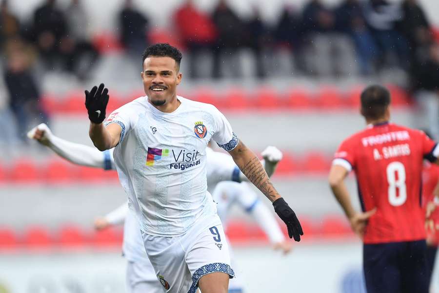 Carlos Eduardo bisou pelo Felgueiras