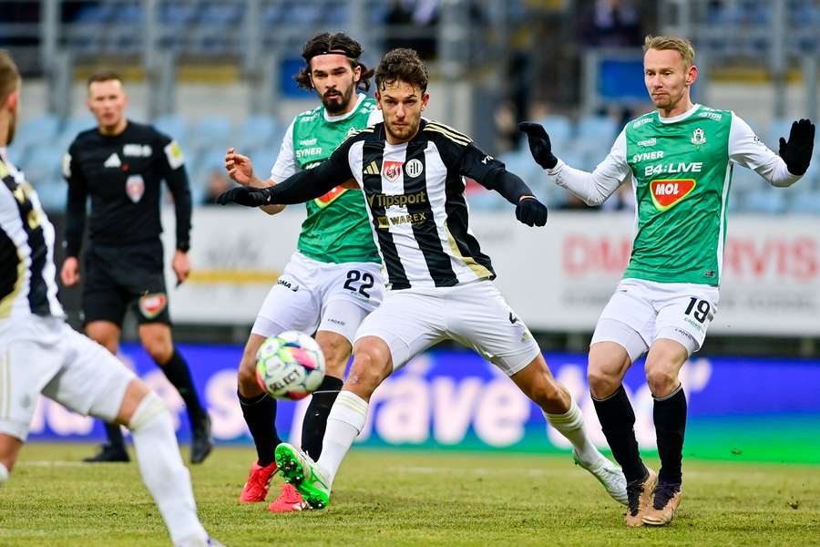 Budějovice bojovaly o body i v oslabení.