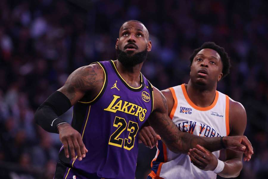 LeBron James (à gauche), cette nuit.