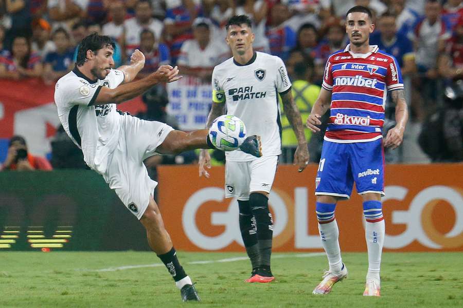 Botafogo empata com Fortaleza e não depende mais de si para título  Brasileiro