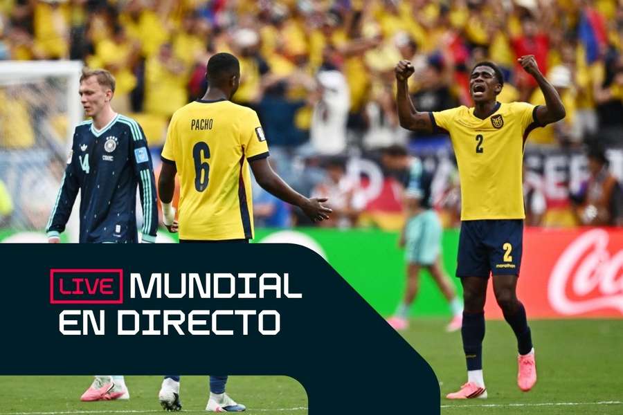 Willian Pacho y Félix Torres celebran el pase de Ecuador