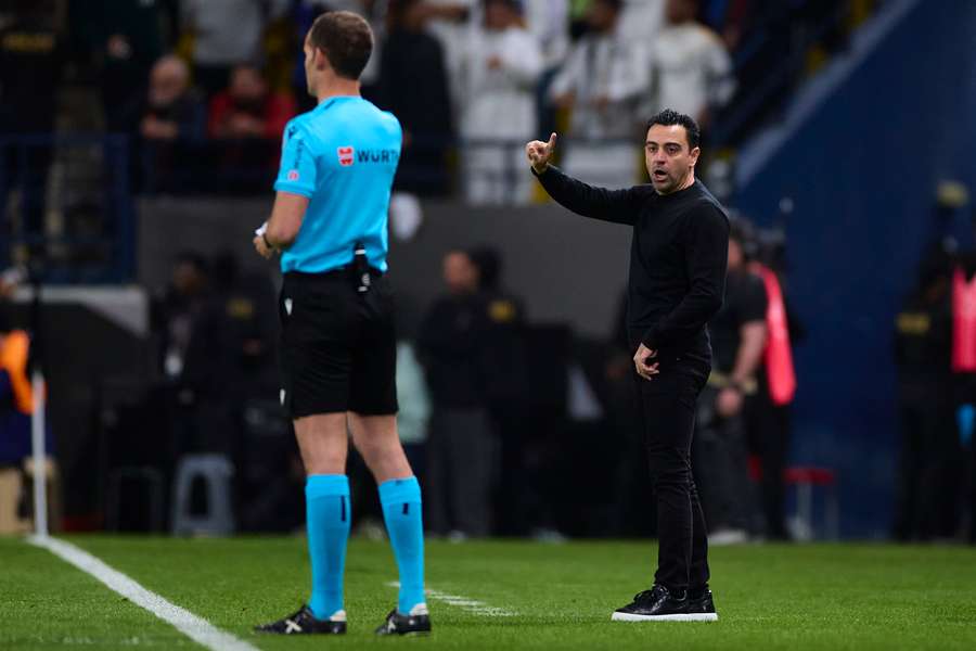 Xavi: "Czas przeprosić, ale Barça znów będzie rywalizować".