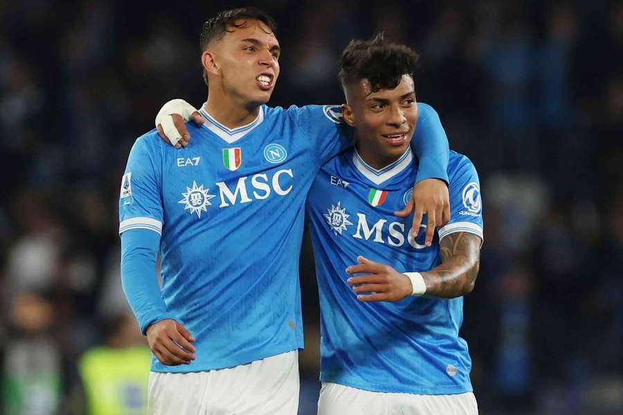 Nápoles está a sete pontos do líder Inter de Milão Nápoles está a sete pontos do líder Inter de Milão