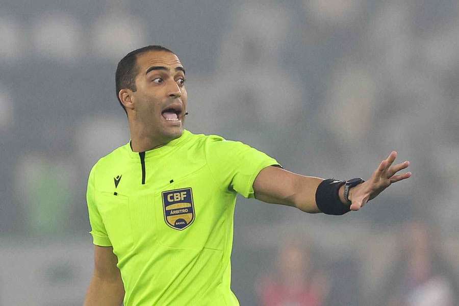 Quem gosta da arbitragem brasileira atual?