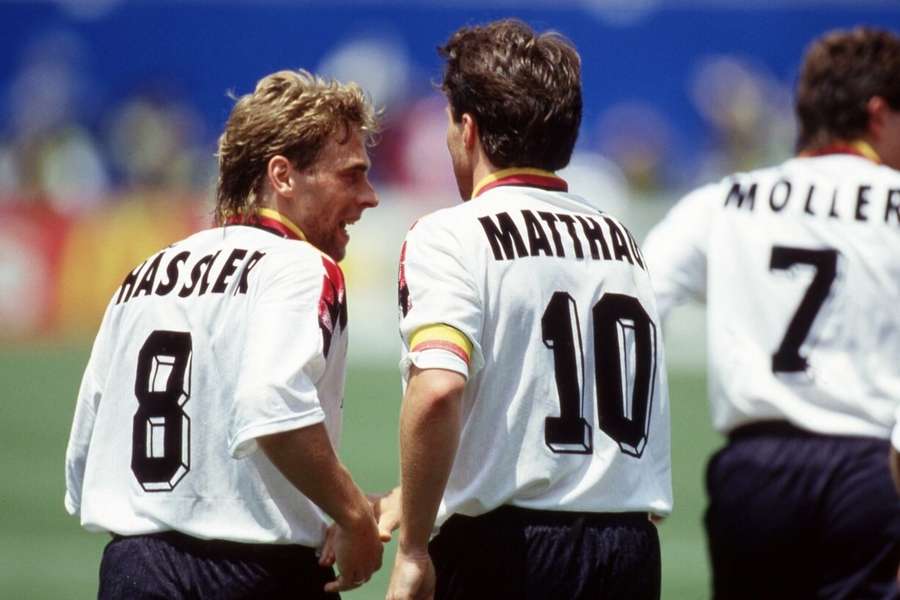 Lothar Matthäus bei einem WM-Spiel 1994 zusammen mit "Icke" Häßler