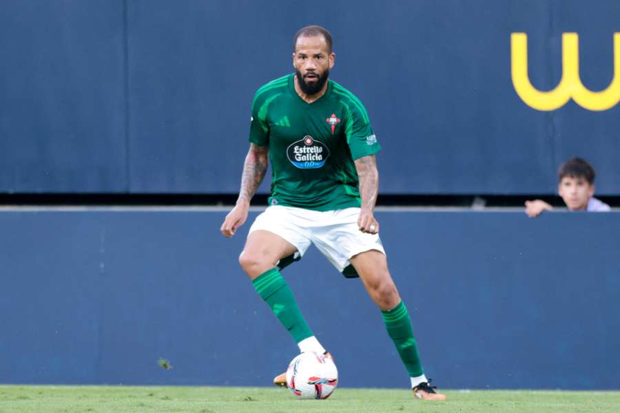 Bebé durante um jogo com o Racing Ferrol.