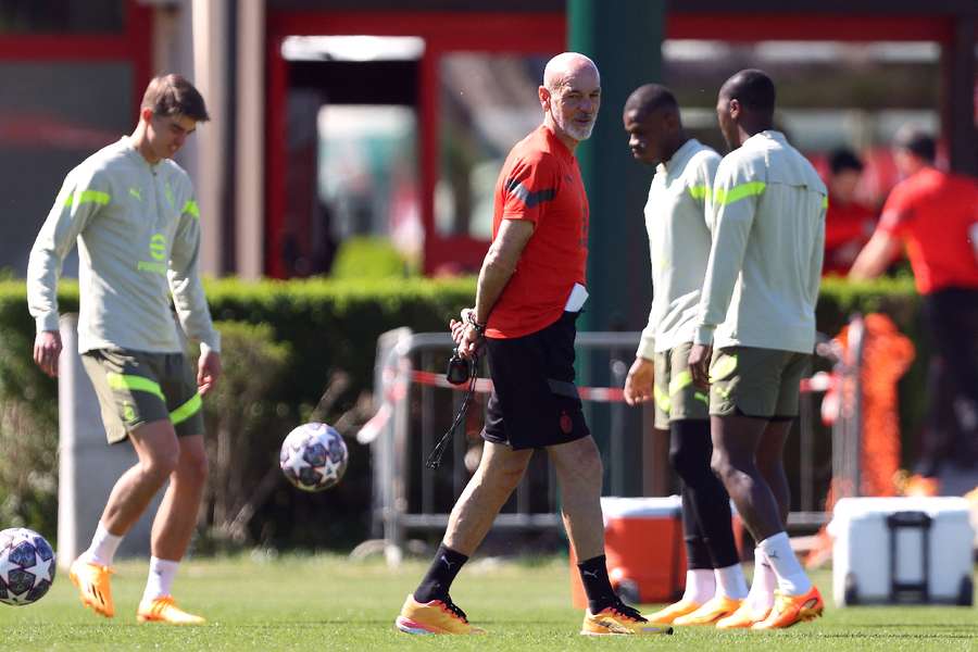 Pioli and his players in training