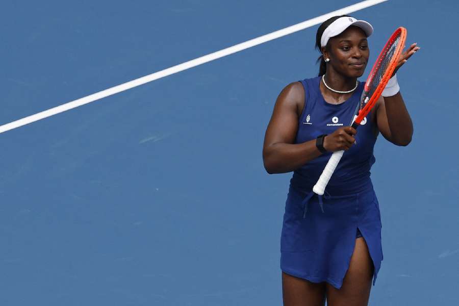 Sloane Stephens salutes the crowd after the match