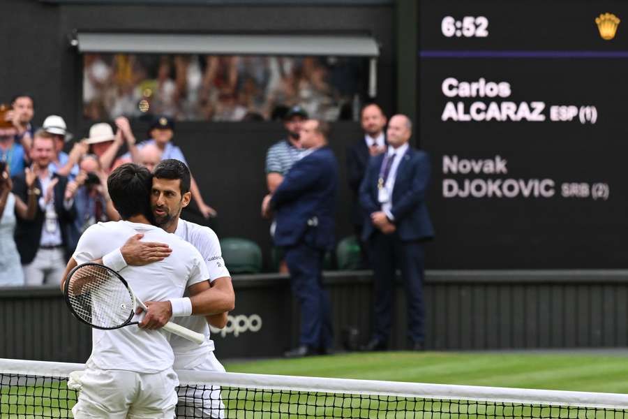 Ifølge Novak Djokovic har Carlos Alcaraz allerede bevist, at han er den bedste tennisspiller i verden. Ifølge Novak Djokovic har Carlos Alcaraz allerede bevist, at han er den bedste tennisspiller i verden.