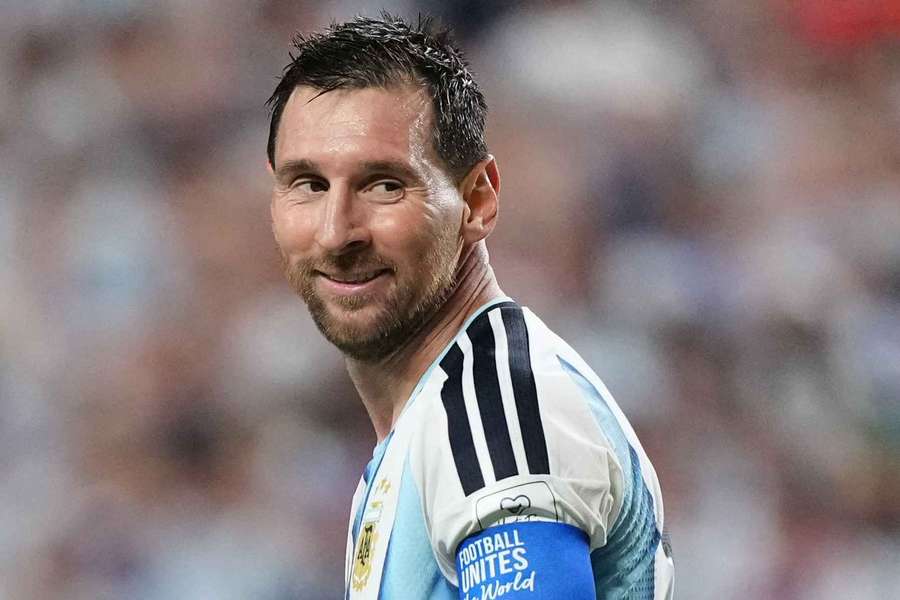 Messi anotou um hat-trick em Argentina 3x0 Argélia