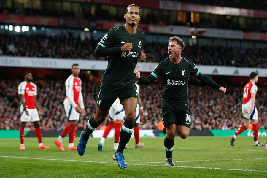 Van Dijk marcou o primeiro golo do Liverpool diante do Arsenal