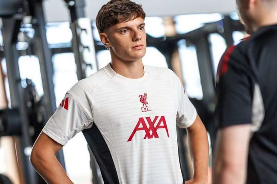 Liverpool signing Leoni: I want to learn from Van Dijk Liverpool signing Leoni: I want to learn from Van Dijk