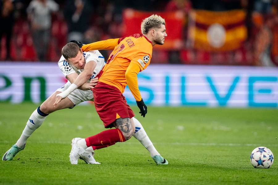 Mauro Icardi, her mod FCKs Denis Vavro, kan igen regne med at rende ind i danske modstandere, når Galatasaray møder Sparta Prag.