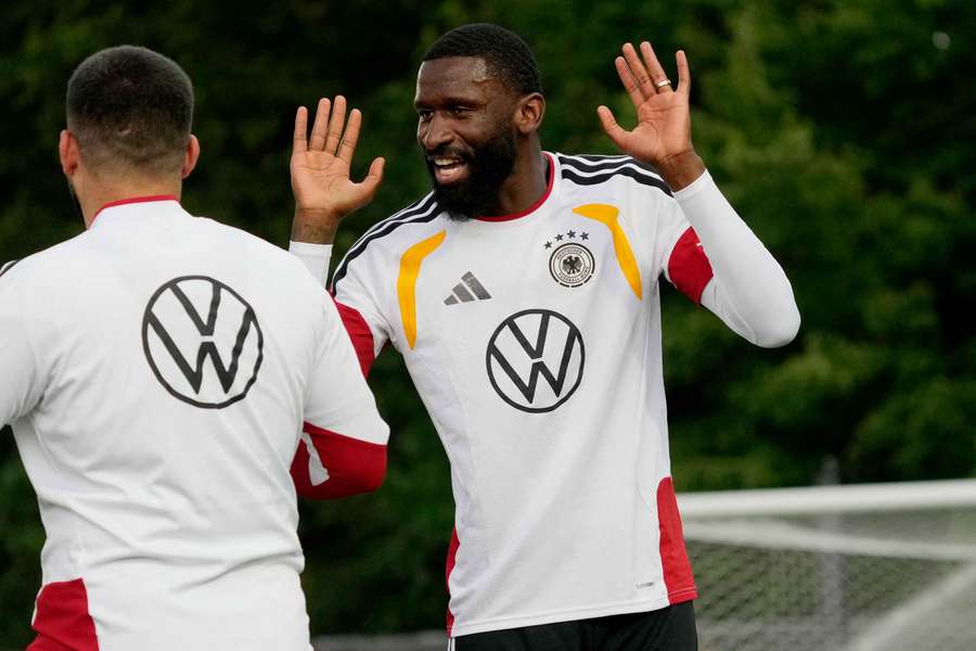 Antonio Rüdiger bleibt Real Madrid auch nach der WM 2026 erhalten. Antonio Rüdiger bleibt Real Madrid auch nach der WM 2026 erhalten.