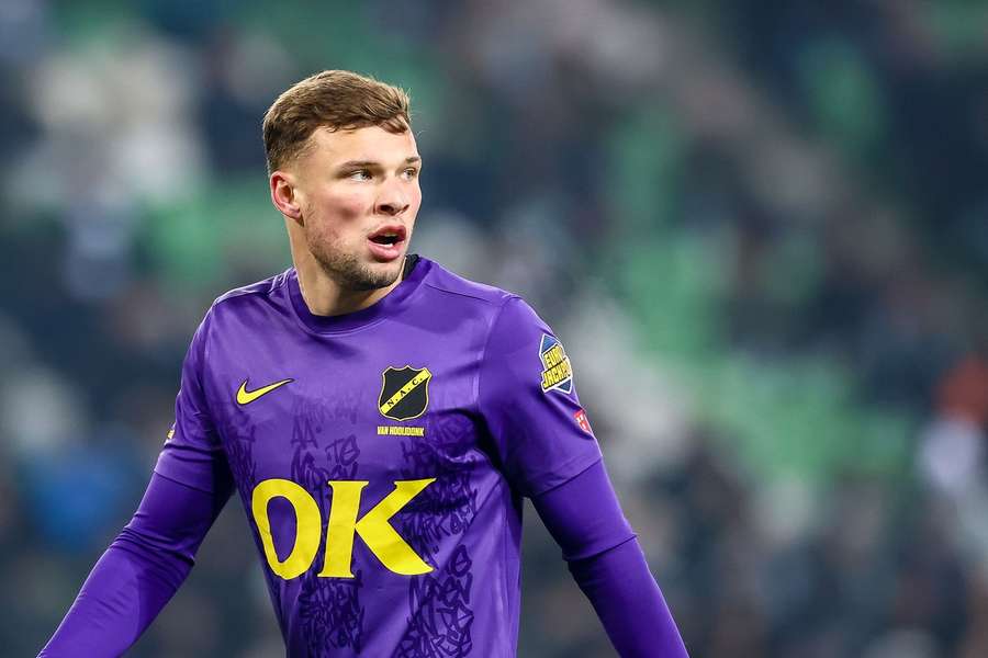 Van Hooijdonk era opção recorrente no NAC Breda