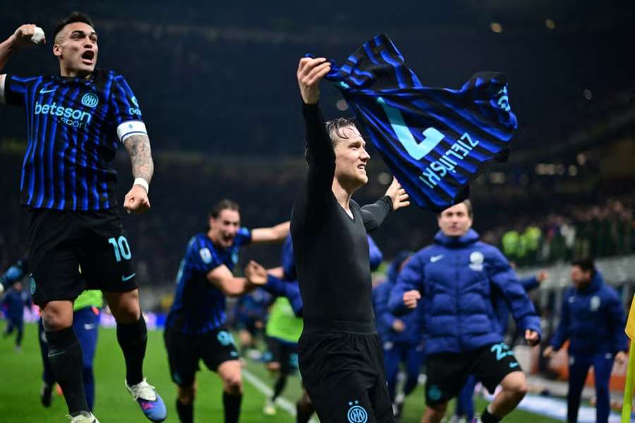 Futbalisti Interu oslavujú Scudetto.