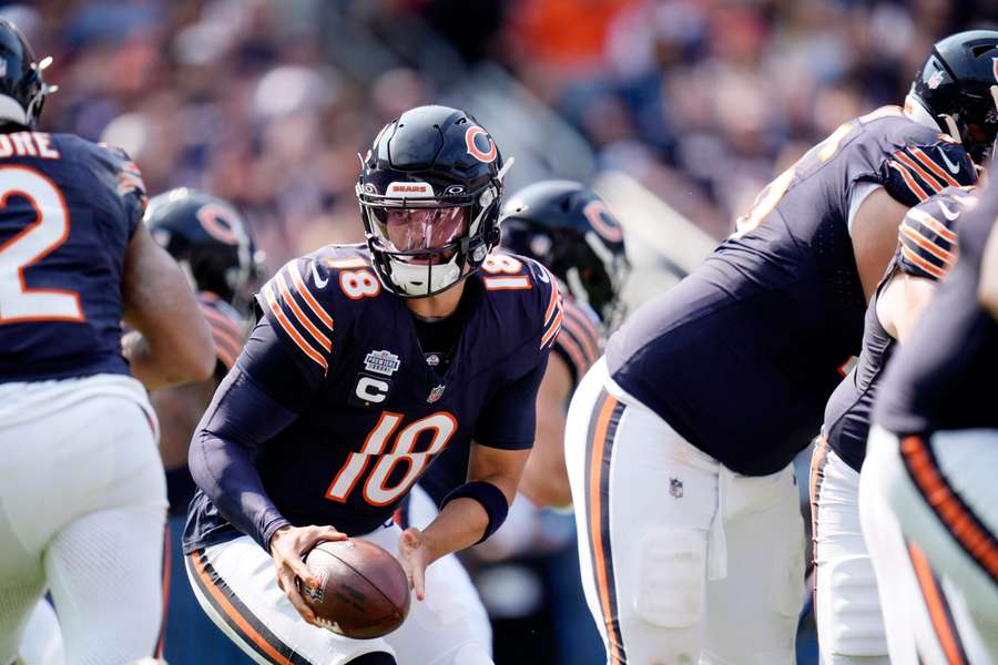 Le quarterback des Chicago Bears, Caleb Williams, en action contre les Tennessee Titans.