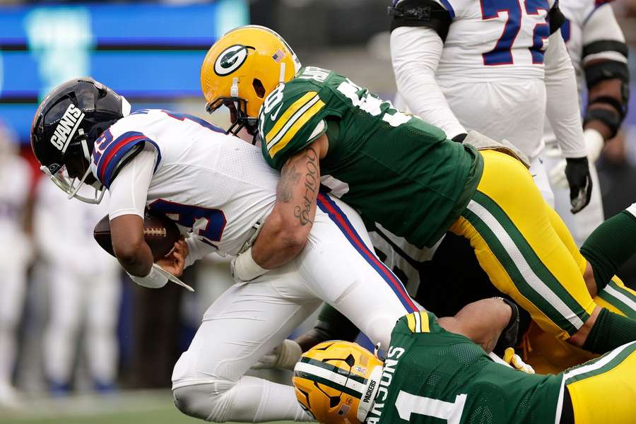 Micah Parsons packt Debütant Winston von hinten