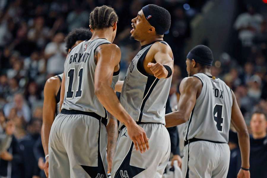 Les Spurs face à Portland.
