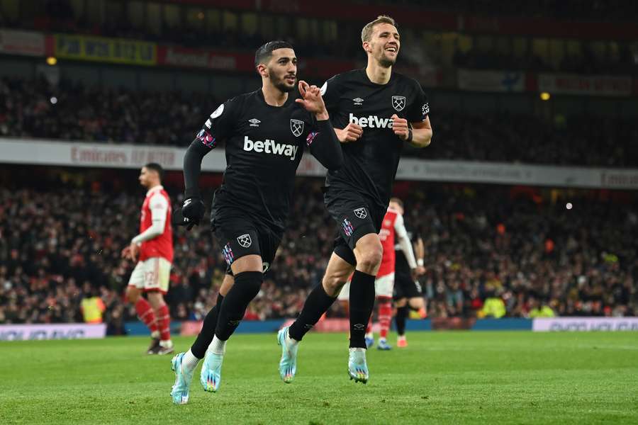 Arsenal blow lead again in damaging West Ham draw