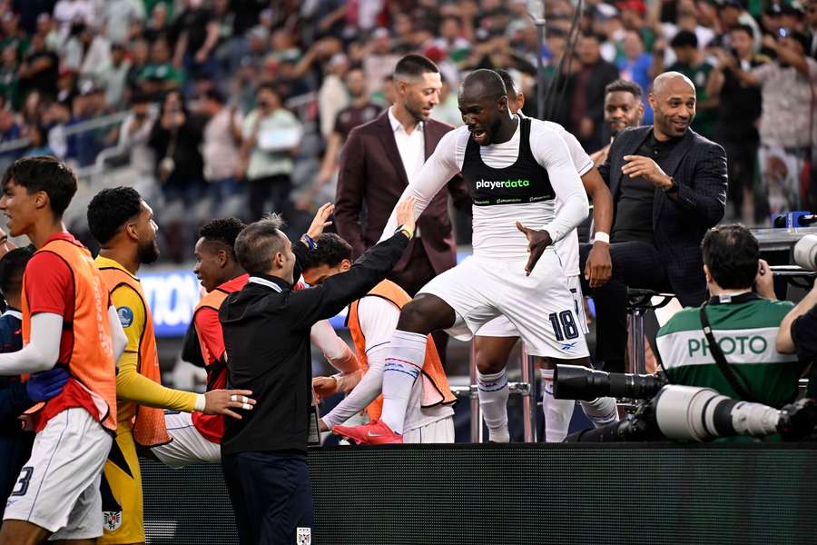 Cecilio Waterman dejó un gran momento con Thierry Henry