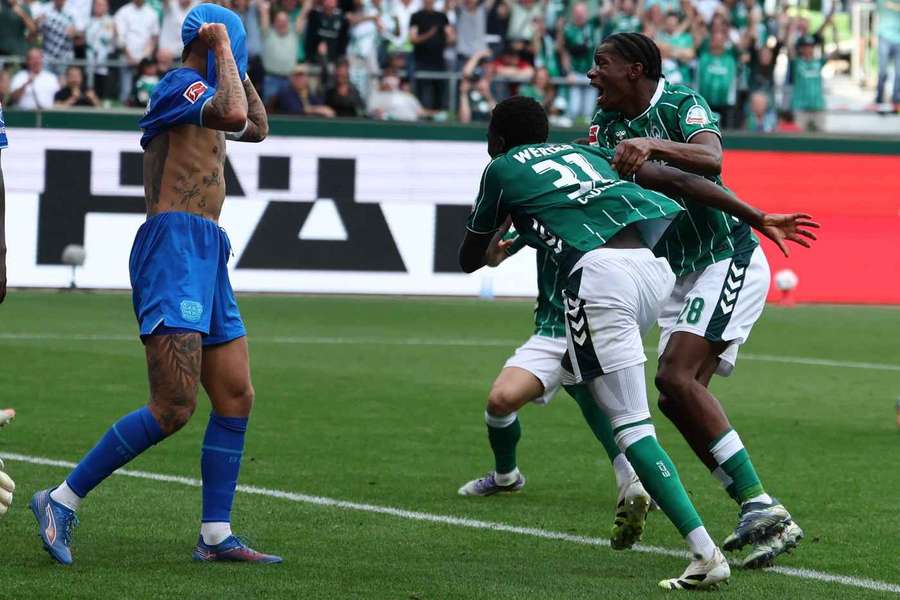 Leverkusen irosește un avantaj de 2 goluri Leverkusen irosește un avantaj de 2 goluri