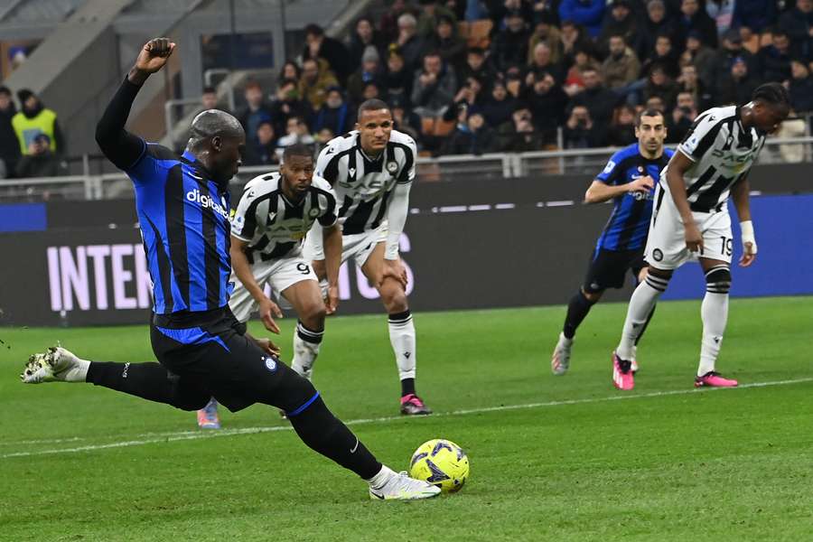 Lukaku abriu caminho à vitória com a Udinese (3-1) de grande penalidade