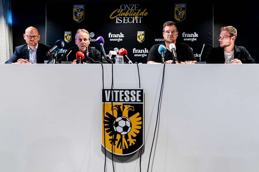 Pressekonferenz bei Vitesse.
