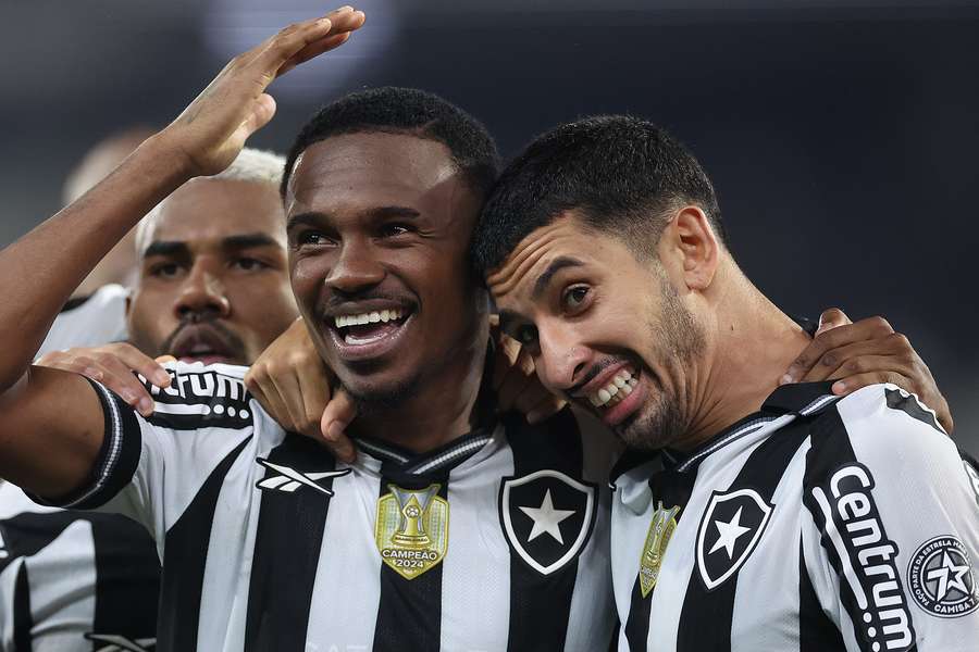 Jeffinho e Santi Rodríguez fizeram os gols do Botafogo sobre o Bahia
