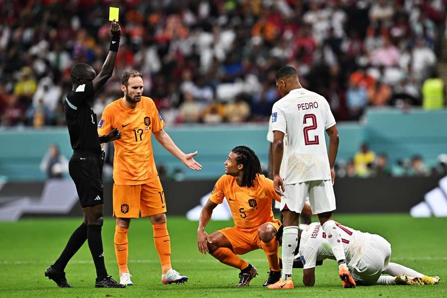 Nathan Aké is één van de vier Oranje-spelers die een gele kaart kreeg