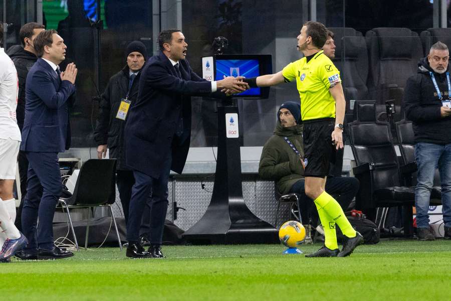 Palladino e l'arbitro durante Inter-Fiorentina
