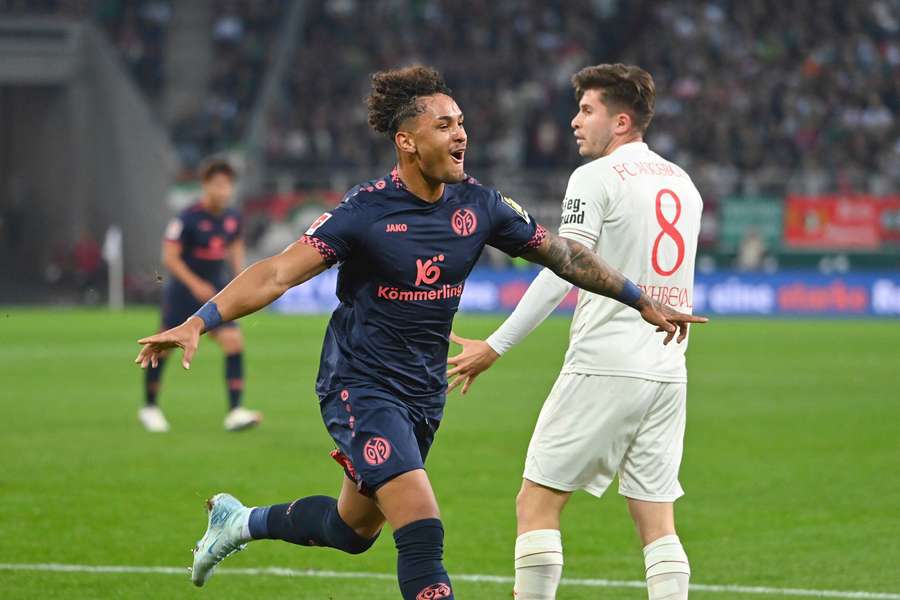 Armindo Sieb celebrates opening the scoring for Mainz