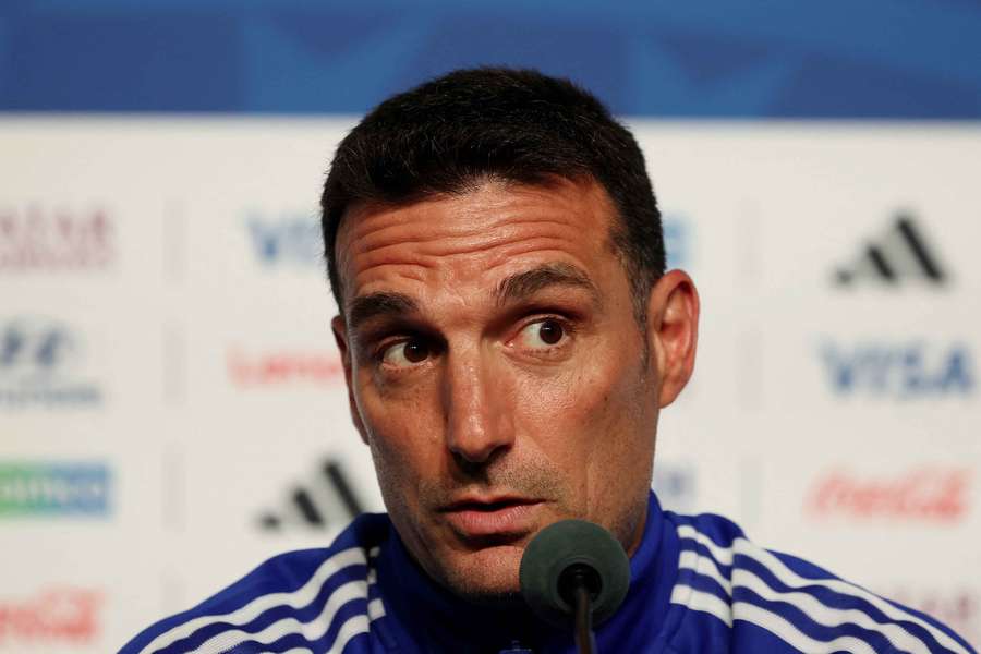 Scaloni atiende a los medios en rueda de prensa Scaloni atiende a los medios en rueda de prensa