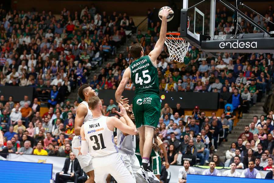 El matagigantes Unicaja acribilla a triples al Real Madrid y se mete en la final (93-82)