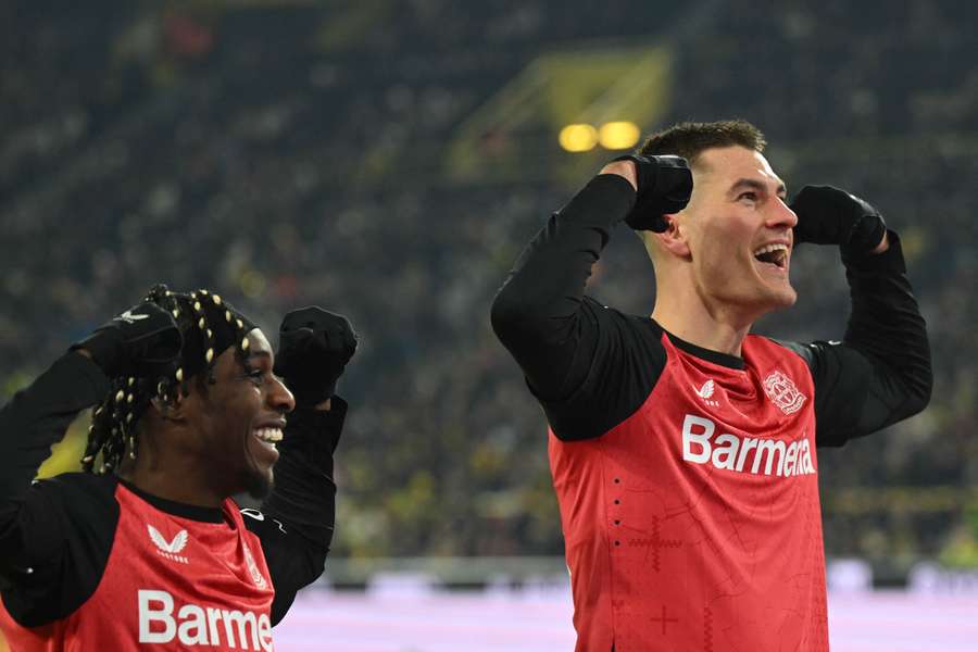 Schick marcou duas vezes na vitória do Leverkusen