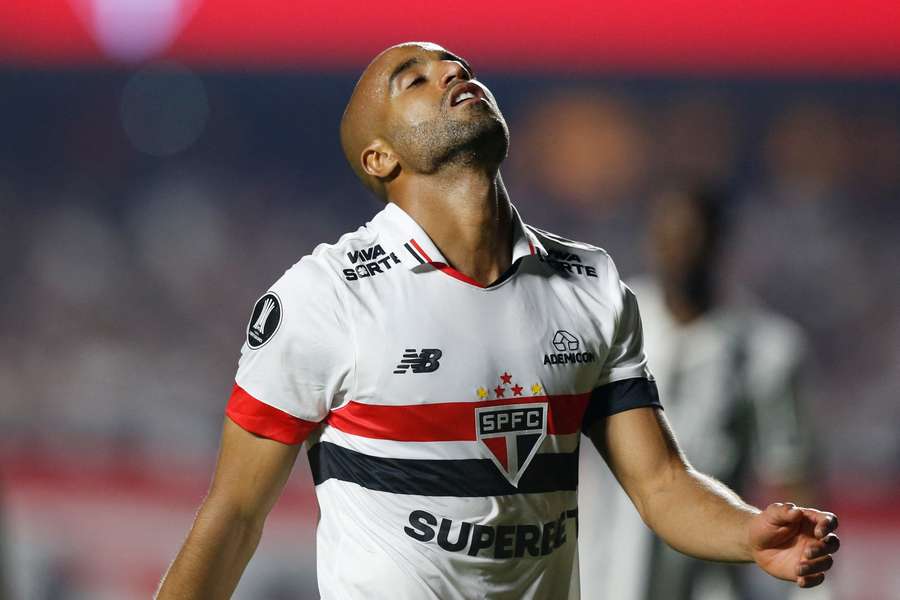 Lucas Moura desperdiçou a chance de empatar o jogo ainda no primeiro tempo