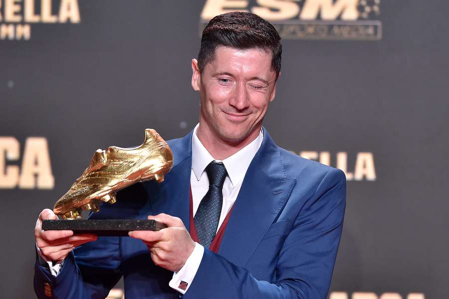 Robert Lewandowski recebe sua segunda Chuteira de Ouro