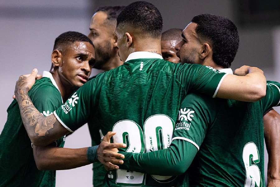 Goiás celebra fim de sequência de três jogos sem vitórias com volta ao topo da tabela 