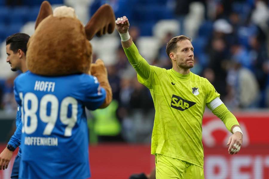 Hoffenheim-Torhüter Baumann (r.) jubelt über den Heimsieg gegen Bochum.