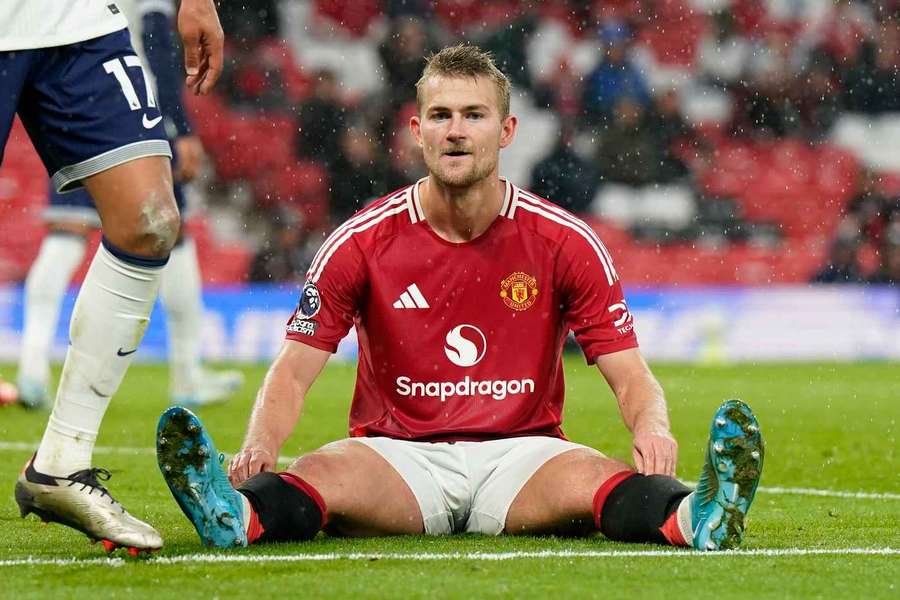 Matthijs de Ligt neemt het met United op tegen Aston Villa