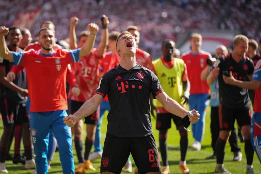 Kimmich comemora a conquista do título da Bundesliga com o Bayern
