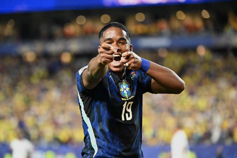 Endrick comemorou, mas o gol foi anulado pela arbitragem Endrick comemorou, mas o gol foi anulado pela arbitragem