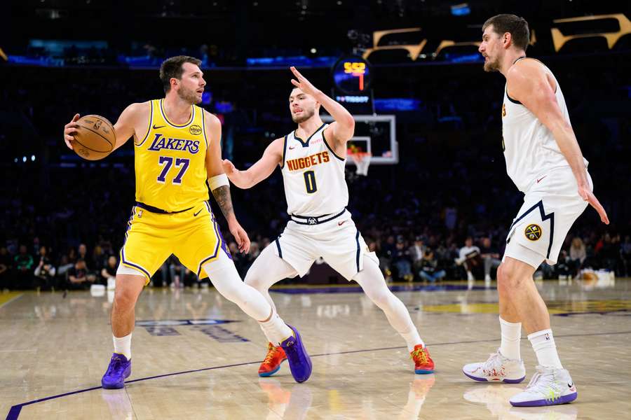 Doncic i Jokic zaliczyli triple-double w świetnym meczu Lakers z Nuggets Doncic i Jokic zaliczyli triple-double w świetnym meczu Lakers z Nuggets