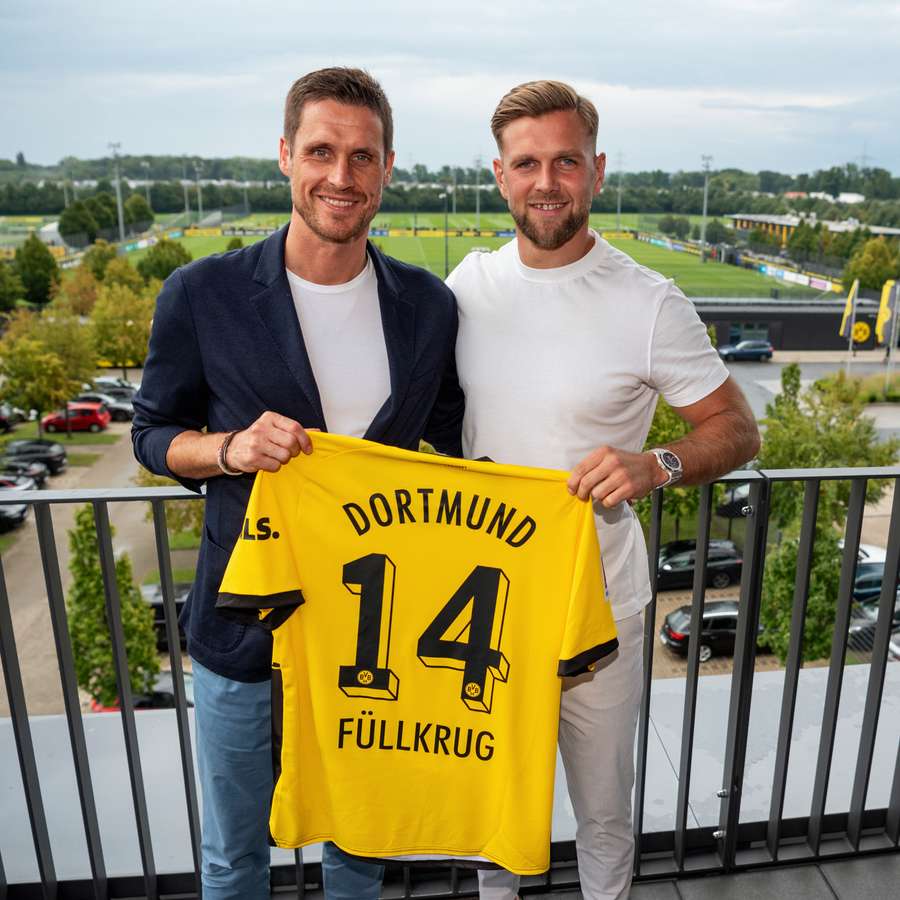 Niclas Fülkrug foi apresentado oficialmente no Borussia Dortmund