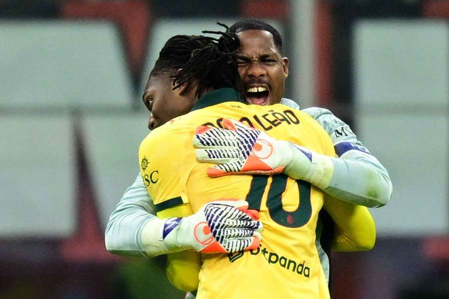 Rafael Leão comemorou o golo com Mike Maignan